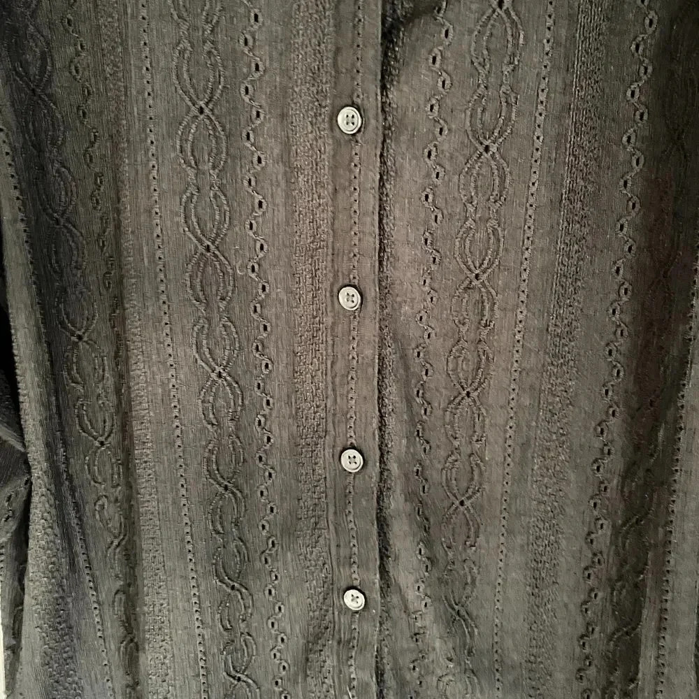 Chico's Black Collared Button Up Embroidered detail Size 2 - Picture 5 of 6